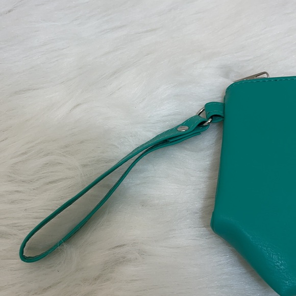 BRAND NEW MAKEUP BAG/WRISTLET - Picture 4 of 5